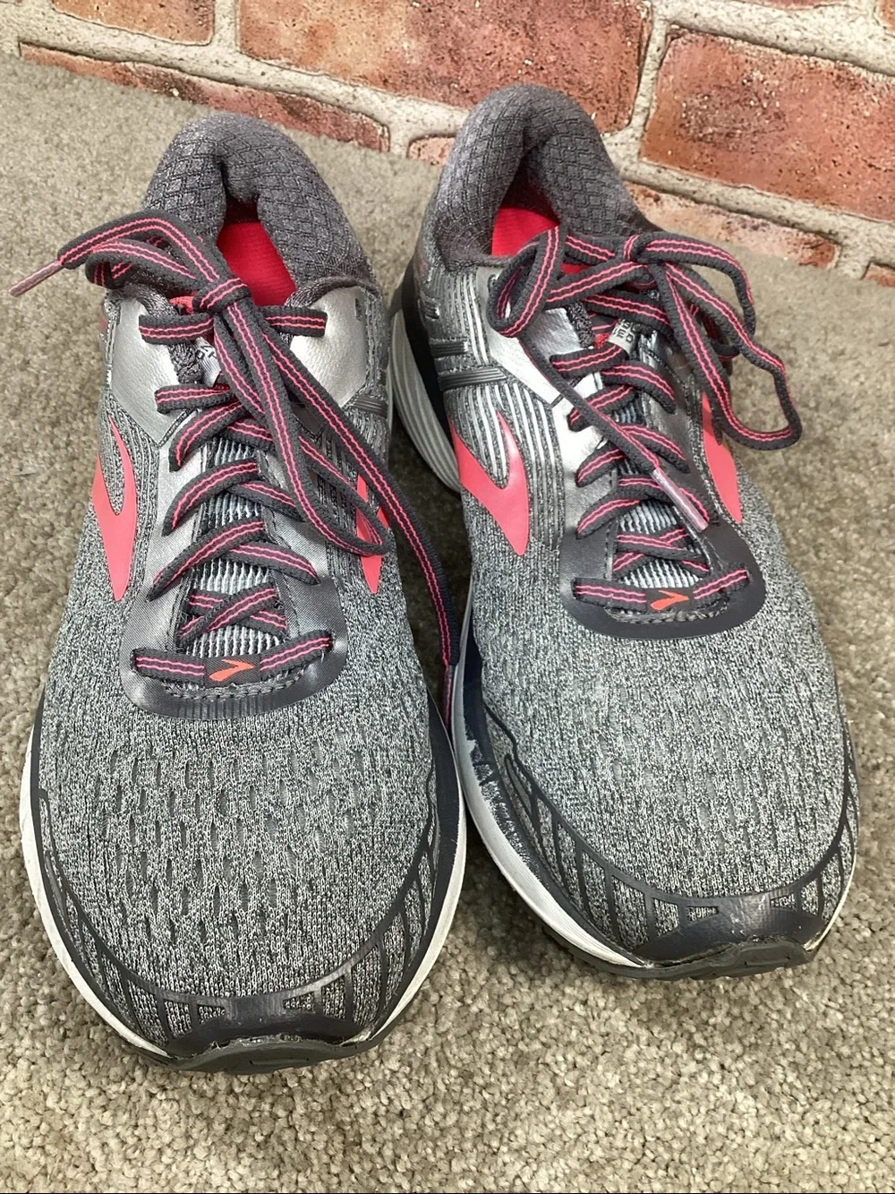 Brooks Adrenaline GTS 18 women’s running shoes sneakers size 9.5